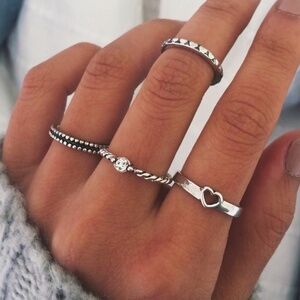 **HADASSAH* 4-Pc Silver Rhinestone Fashion Ring Set